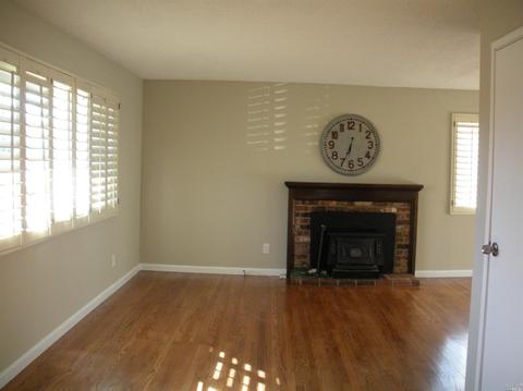 301 Tulip St, Fairfield, CA 94533 photo 3