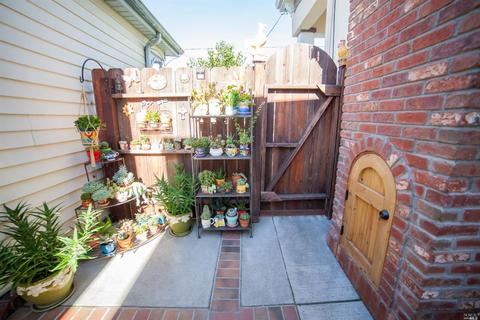 376 E H St, Benicia, CA 94510 photo 33