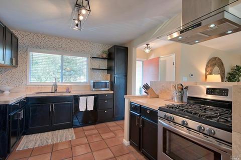 601 Arthur St, Novato, CA 94947 photo 4