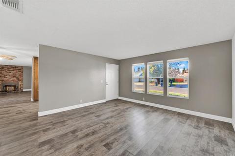 524 Purdue Dr, Vacaville, CA 95687 photo 2