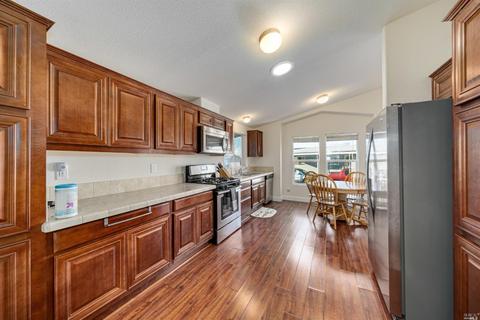 1006 Maple Dr, Windsor, CA 95492 photo 8