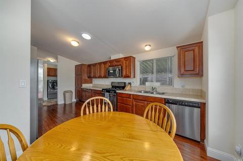1006 Maple Dr, Windsor, CA 95492 photo 10