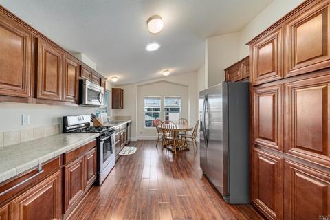 1006 Maple Dr, Windsor, CA 95492 photo 9