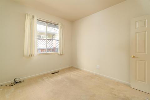 417 Trinity Ct, Petaluma, CA 94954 photo 10
