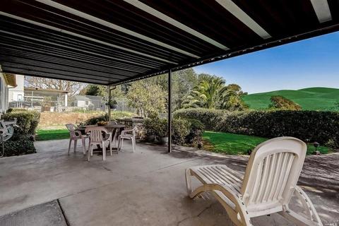 137 Greenmont Dr, Vallejo, CA 94591 photo 2