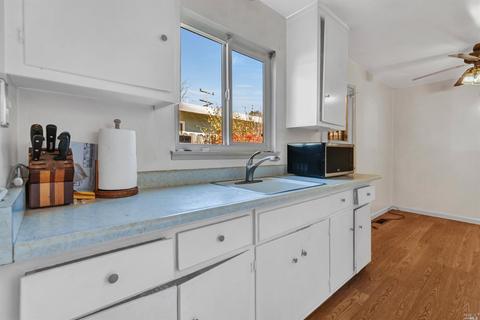 136 Maywood Dr, Vallejo, CA 94591 photo 8