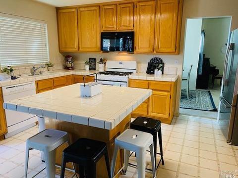 390 Brians Ct, Dixon, CA 95620 photo 5
