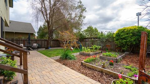 906 Bartlett Pl, Windsor, CA 95492 photo 23