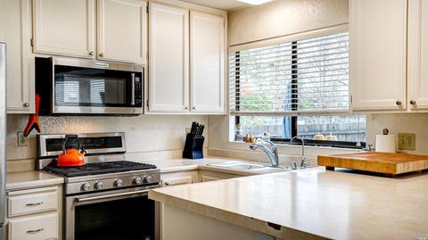 906 Bartlett Pl, Windsor, CA 95492 photo 11