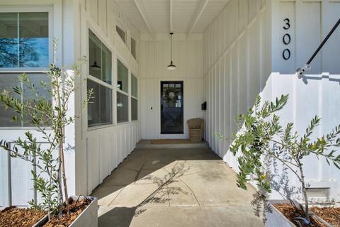 300 Peach Tree Ave, Vacaville, CA 95688 photo 2