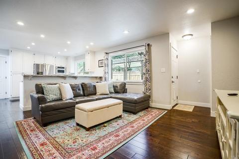 121 Thrushwing Ave, Windsor, CA 95492 photo 9