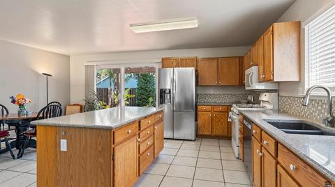 712 Hackberry Ct, Windsor, CA 95492 photo 8