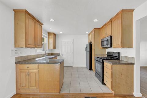 217 Del Mar Ave, Vallejo, CA 94589 photo 9