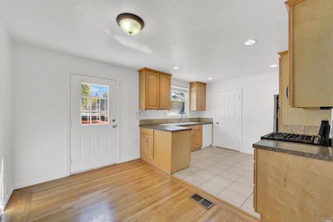 217 Del Mar Ave, Vallejo, CA 94589 photo 8