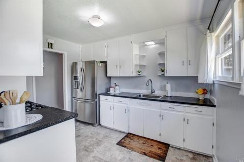 121 Las Palmas Ave, Vallejo, CA 94589 photo 8