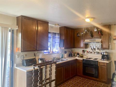 1305 Prentice Dr, Healdsburg, CA 95448 photo 4