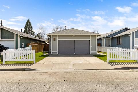 517 Empire Dr, Ukiah, CA 95482 photo 2