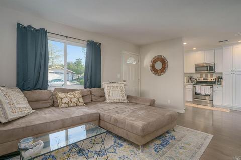 187 Grape St, Vacaville, CA 95688 photo 3