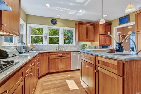 1250 E 3rd St, Benicia, CA 94510 photo 2