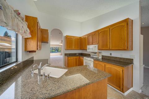 105 Beatrice Ct, Windsor, CA 95492 photo 3