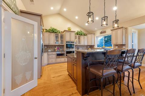 892 Jensen Ln, Windsor, CA 95492 photo 4