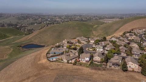 648 Windsor Dr, Benicia, CA 94510 photo 3