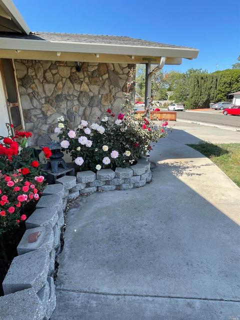 270 S 7th St, Dixon, CA 95620 photo 3