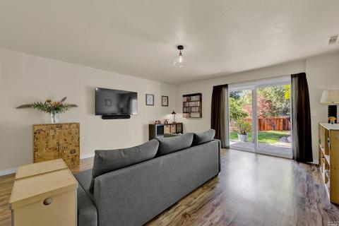 692 E L St, Benicia, CA 94510 photo 28