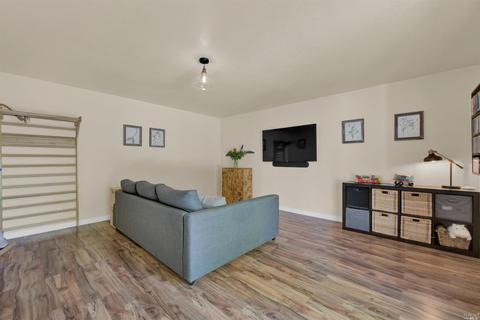 692 E L St, Benicia, CA 94510 photo 29