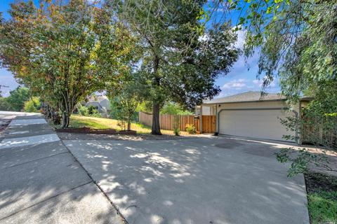 692 E L St, Benicia, CA 94510 photo 4