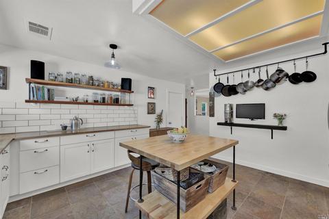 692 E L St, Benicia, CA 94510 photo 13
