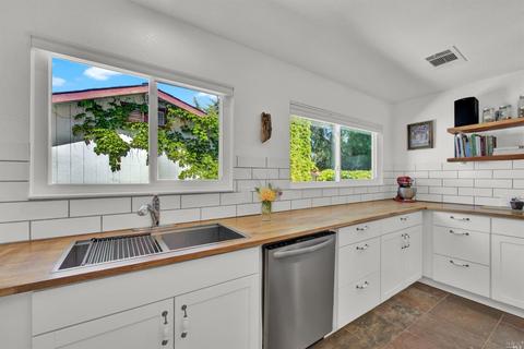 692 E L St, Benicia, CA 94510 photo 15