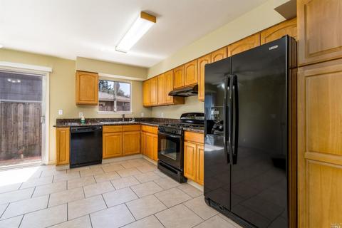 208 Main Cir, Ukiah, CA 95482 photo 8