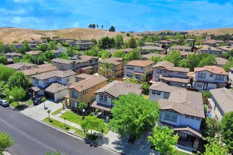 858 Walden Ct, Fairfield, CA 94533 photo 2