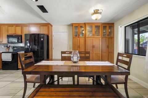 1005 Fielder Ct, Dixon, CA 95620 photo 9