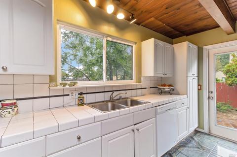 2145 El Dorado, Vallejo, CA 94590 photo 8