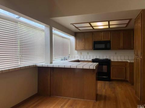 235 Cayetano Dr, Windsor, CA 95492 photo 6