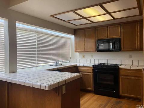 235 Cayetano Dr, Windsor, CA 95492 photo 5
