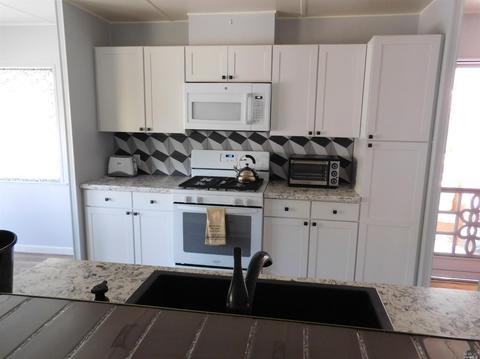 8121 Circle Dr, Windsor, CA 95492 photo 3