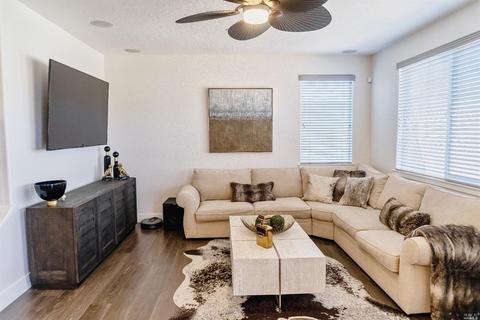 427 Syracuse Ct, Fairfield, CA 94534 photo 2