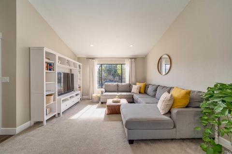 132 Melva Ct, Windsor, CA 95492 photo 4
