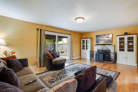 809 Maple Dr, Petaluma, CA 94954 photo 6