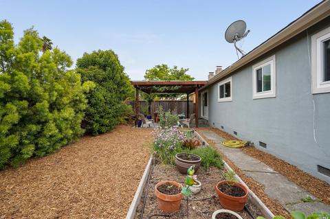 809 Maple Dr, Petaluma, CA 94954 photo 37