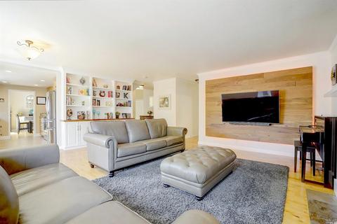9213 Piccadilly Cir, Windsor, CA 95492 photo 11