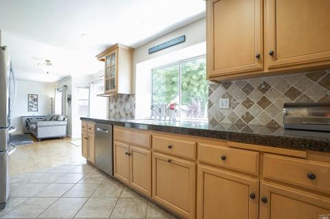 9213 Piccadilly Cir, Windsor, CA 95492 photo 13