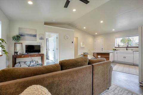 1036 Polaris Dr, Windsor, CA 95492 photo 2