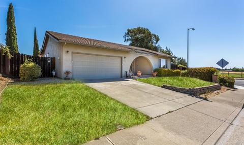 1604 Foothill Pl, Fairfield, CA 94534 photo 3