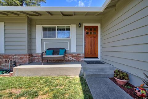 1542 Basque Ct, Napa, CA 94559 photo 6