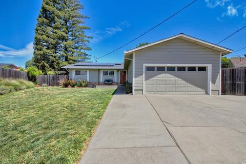 1542 Basque Ct, Napa, CA 94559 photo 2