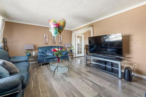 146 Wendy St, Vallejo, CA 94589 photo 8
